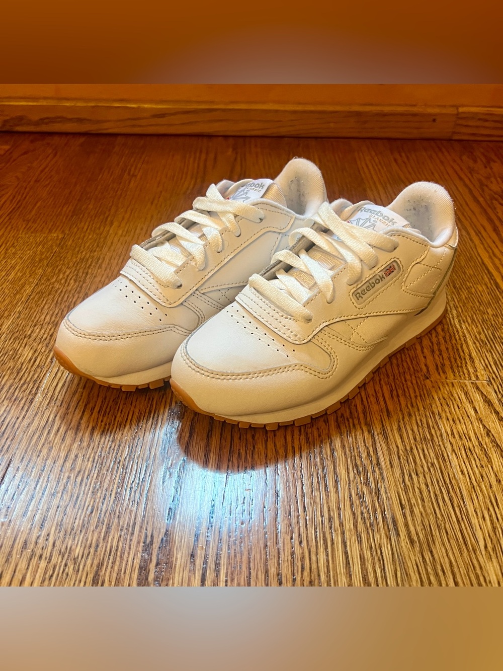 Reebok classic Tennis Shoes white with gum sole Little Kids size 12 gently used
